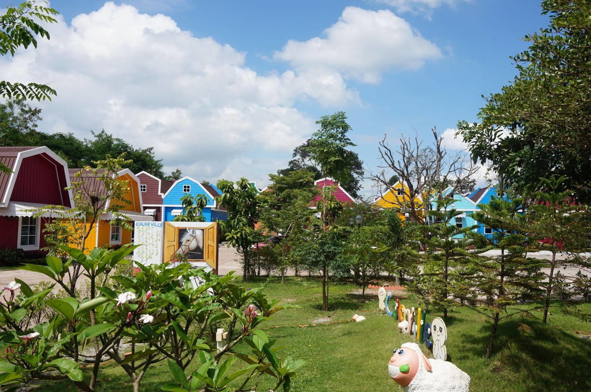Color Ville Hotel Sha Certified Sakon Nakhon Exteriér fotografie